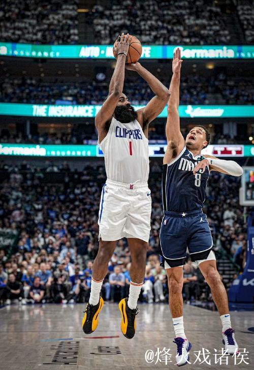 基扬特-乔治精彩过人拉杆上篮,爵士打出14-2反超独行侠4分 基扬特-乔治精彩过人拉杆上篮,爵士打出14-2反超独行侠4分